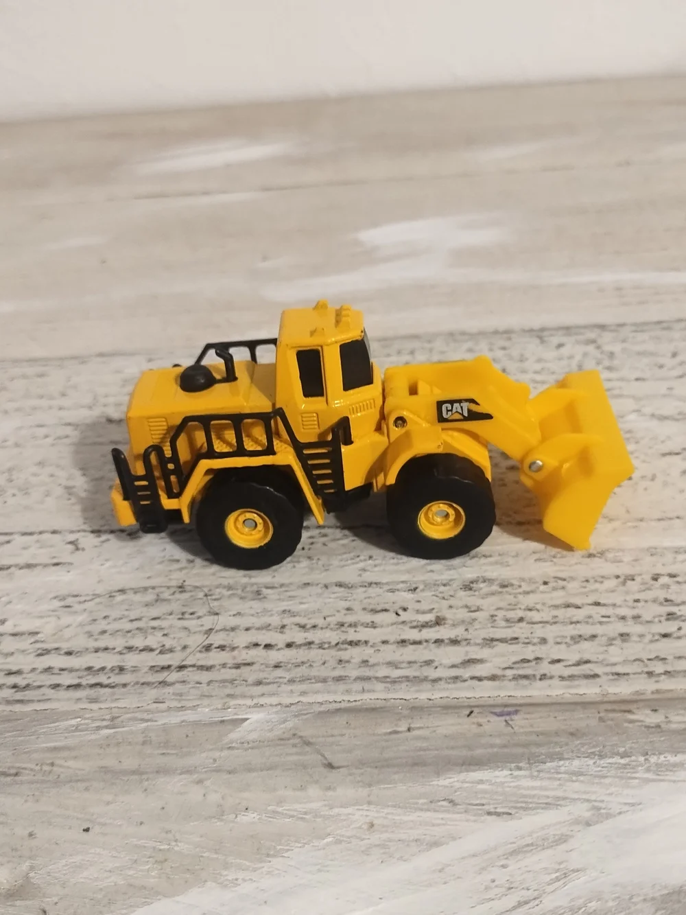 Funrise Cat Earthmover Dozer - 2019 Caterpillar Heavy Equipment Toy Die cast